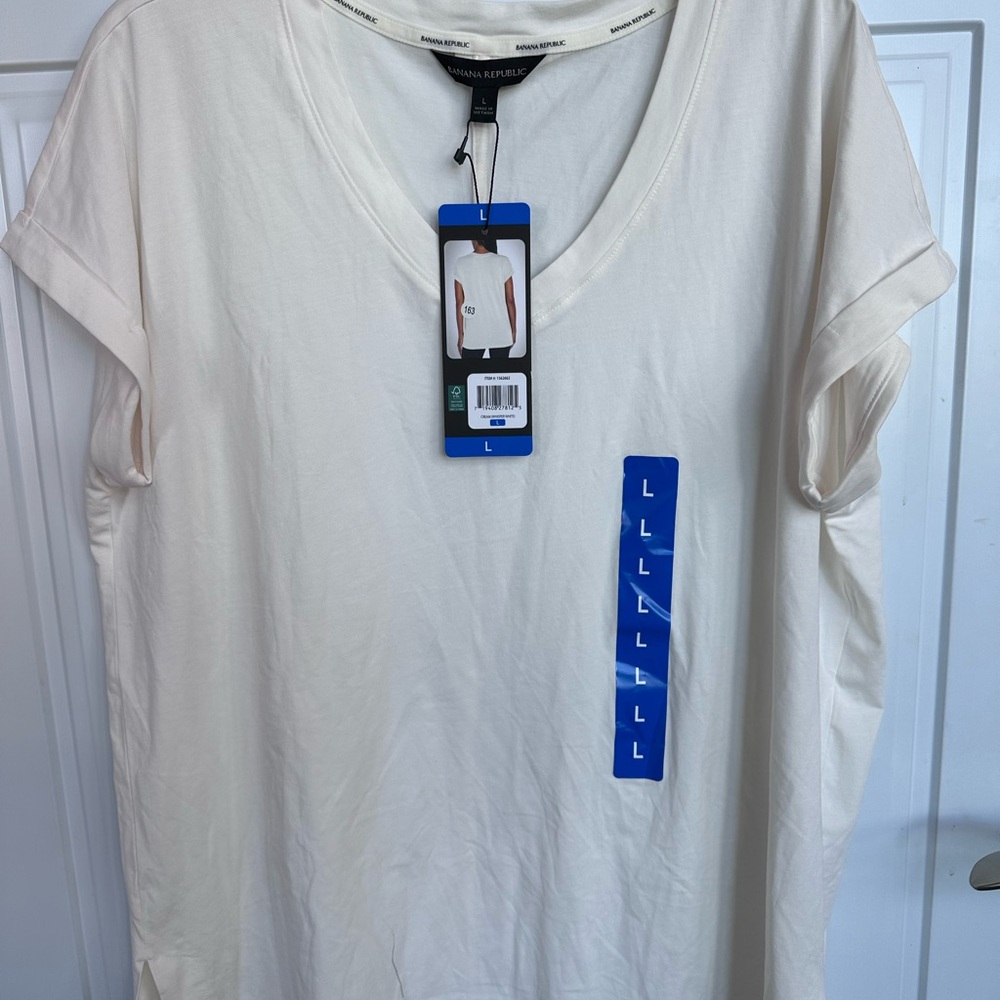 NWT Banana Republic Women’s White V-Neck  Tee Comfy Cotton